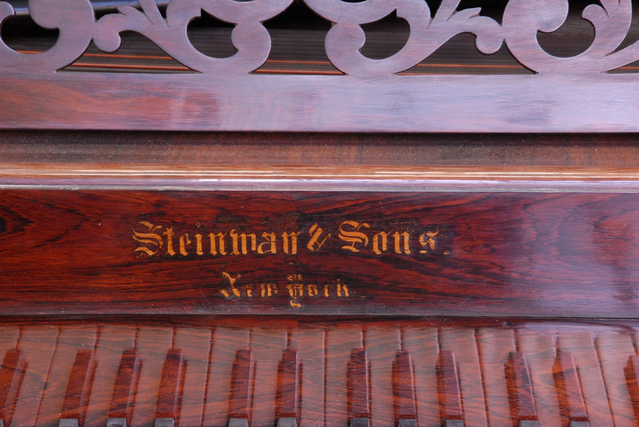 STEINWAY & SONS. Forte piano in palissandro d'India modello Victorian Square. Tastiera in avorio - Image 4 of 5