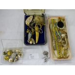 SELECTION OF COSTUME JEWELLERY INCLUDING