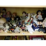 SELECTION OF MISCELLANEOUS VINYL DOLLS,