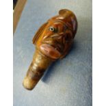 CARVED 19TH C TREEN BOTTLE STOPPER. 10CM