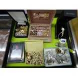 QUANTITY OF COSTUME JEWELLERY - PLATED C