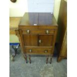 REGENCY MAHOGANY DRESSING VANITY CHEST W