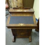 EDWARDIAN WALNUT AND MARQUETRY INLAID DA