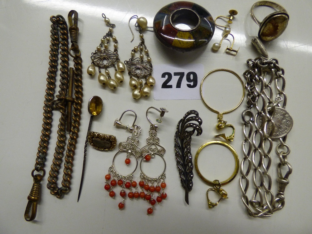 ASSORTMENT OF JEWELLERY INCLUDING MARCASITE SPRAY BROOCH, PLATED ALBERT CHAIN, SILVER DRESS RINGS,