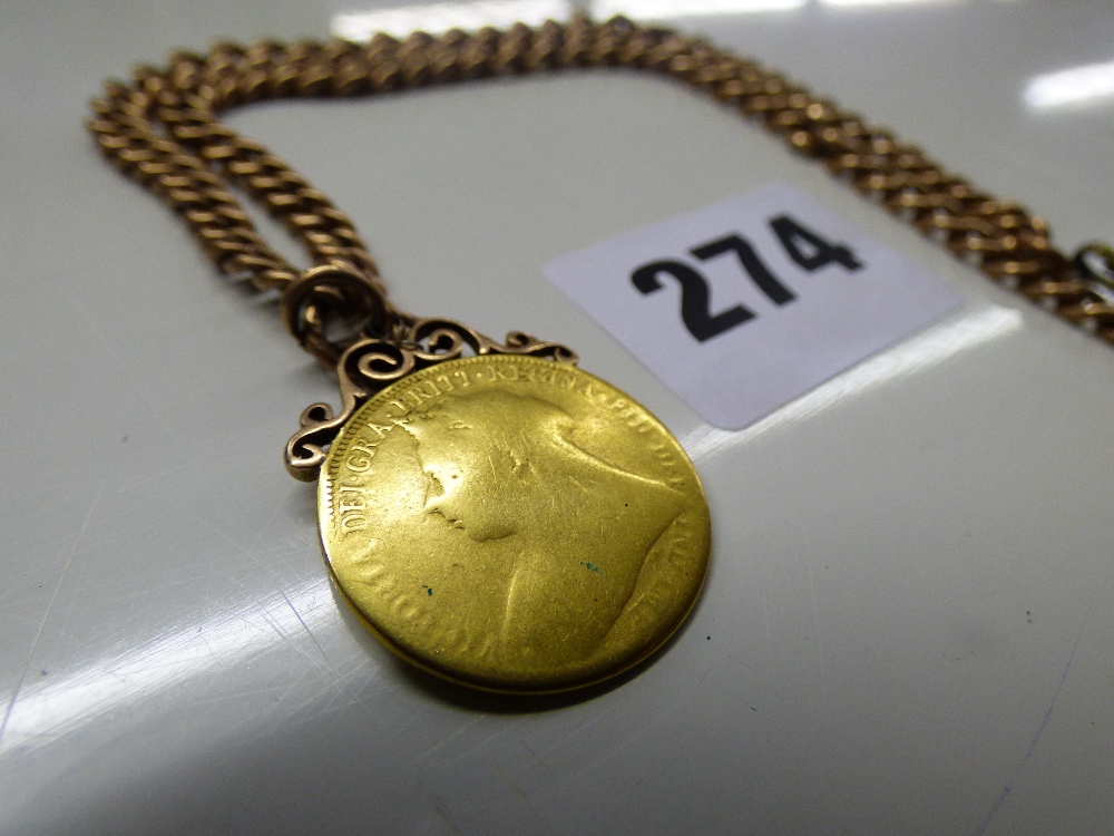 1900 QUEEN VICTORIA FULL SOVEREIGN MOUNTED ON A 9CT ROSE GOLD ALBERT CHAIN 30. - Image 3 of 3