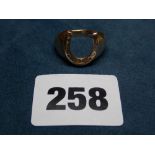 9CT YELLOW GOLD GENTS HORSE SHOE GOOD LUCK RING, SIZE P/O, 3.