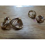 2 PAIRS OF 9CT HOLLOW YELLOW GOLD SWIRL EARRINGS 9.