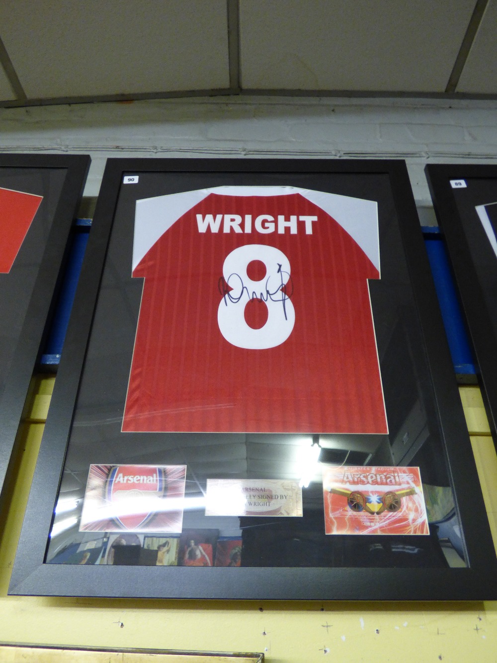 FOOTBALL MEMORABILIA IAN WRIGHT ARSENAL AUTOGRAPHED FOOTBALL SHIRT PRESSED IN FRAME WITH