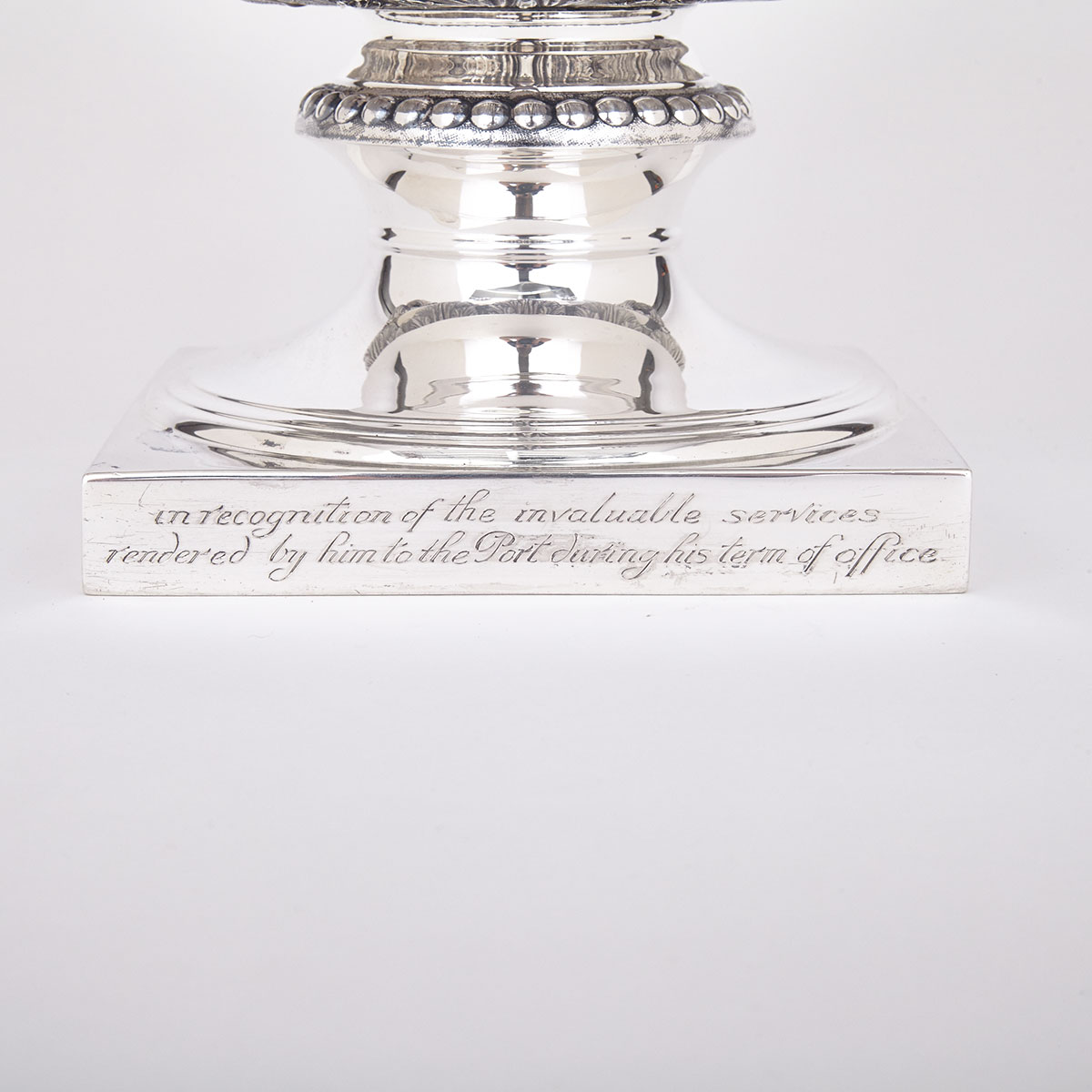 ENGLISH SILVER ‘WARWICK’ VASE, EDWARD BARNARD & SONS, LONDON, 1911 with entwined vine handles, - Image 4 of 6