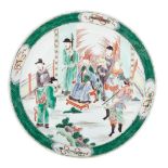 WUCAI FIGURAL PLATE, 19TH/20TH CENTURY 19/20世紀 五彩人物故事盤  Interior painted with figural theme,