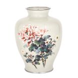JAPANESE CLOISONNE BALUSTER VASE, FIRST HALF 20TH CENTURY 20世紀前半葉 掐絲琺瑯花卉瓶  With a blooming