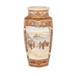 SATSUMA HEXAGONAL VASE, LATE 19TH CENTURY 19世紀晚期 薩摩燒六方瓶  With three reserves depicting figures in