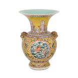 YELLOW GROUND FAMILLE ROSE VASE, MID-20TH CENTURY 20世紀中期 粉彩魚紋瓶  Supported on a splayed foot, of