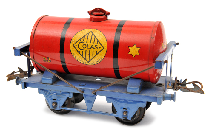 Hornby Series O gauge tank wagon. Colas in red with blue stays and base. (1936-39). VGC some light