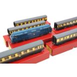 TRIX OO gauge BR Warship class Bo-Bo diesel hydraulic locomotive ‘Daring’. RN D811, in unlined BR