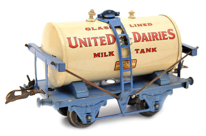 Wagon Citerne Hornby 0 - United Dairies Milk Tank - 1928-1930 - Restauré