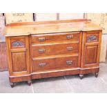 A Victorian walnut breakfront sideboard. W160cm D54cm H98cm