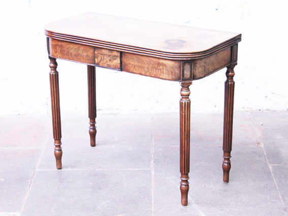 A Regency mahogany tea table with reeded legs. W91cm D45cm H76cm