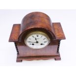 An oak mantel clock. H22cm