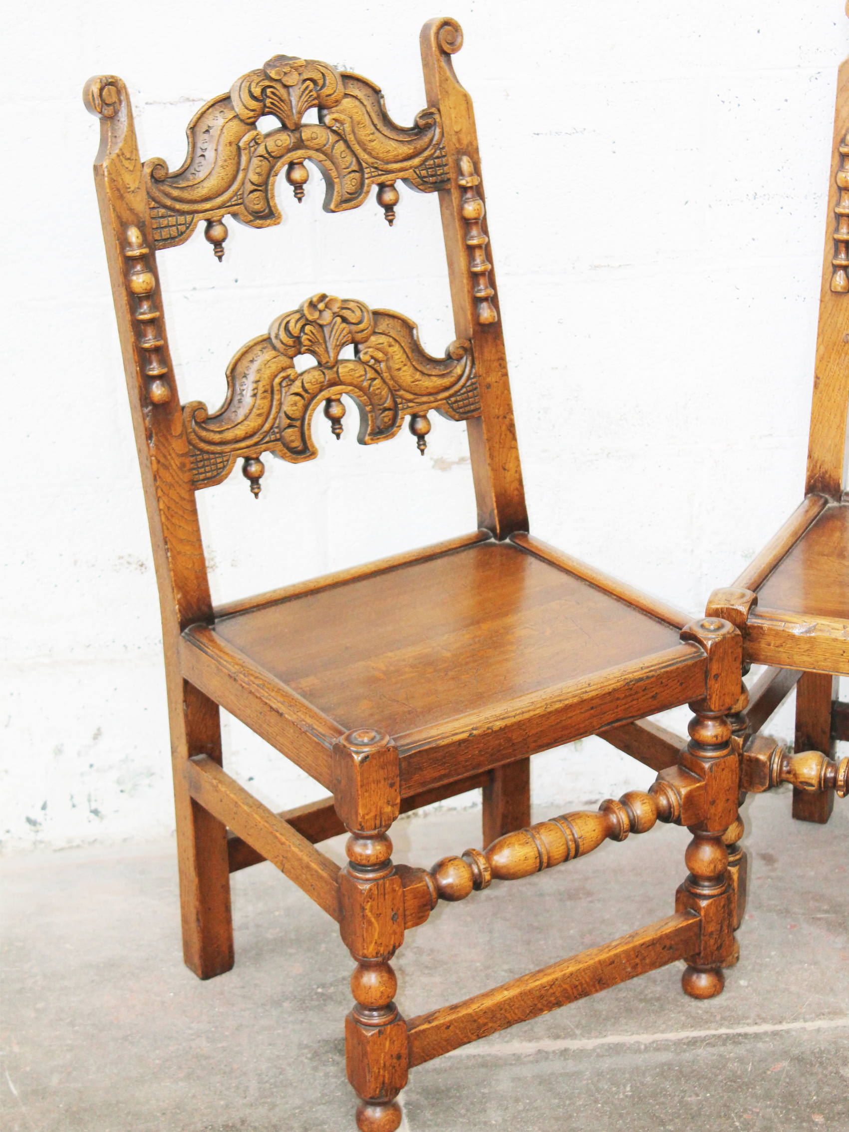 A set of six oak chairs. 20th Century. H115cm - Image 2 of 3