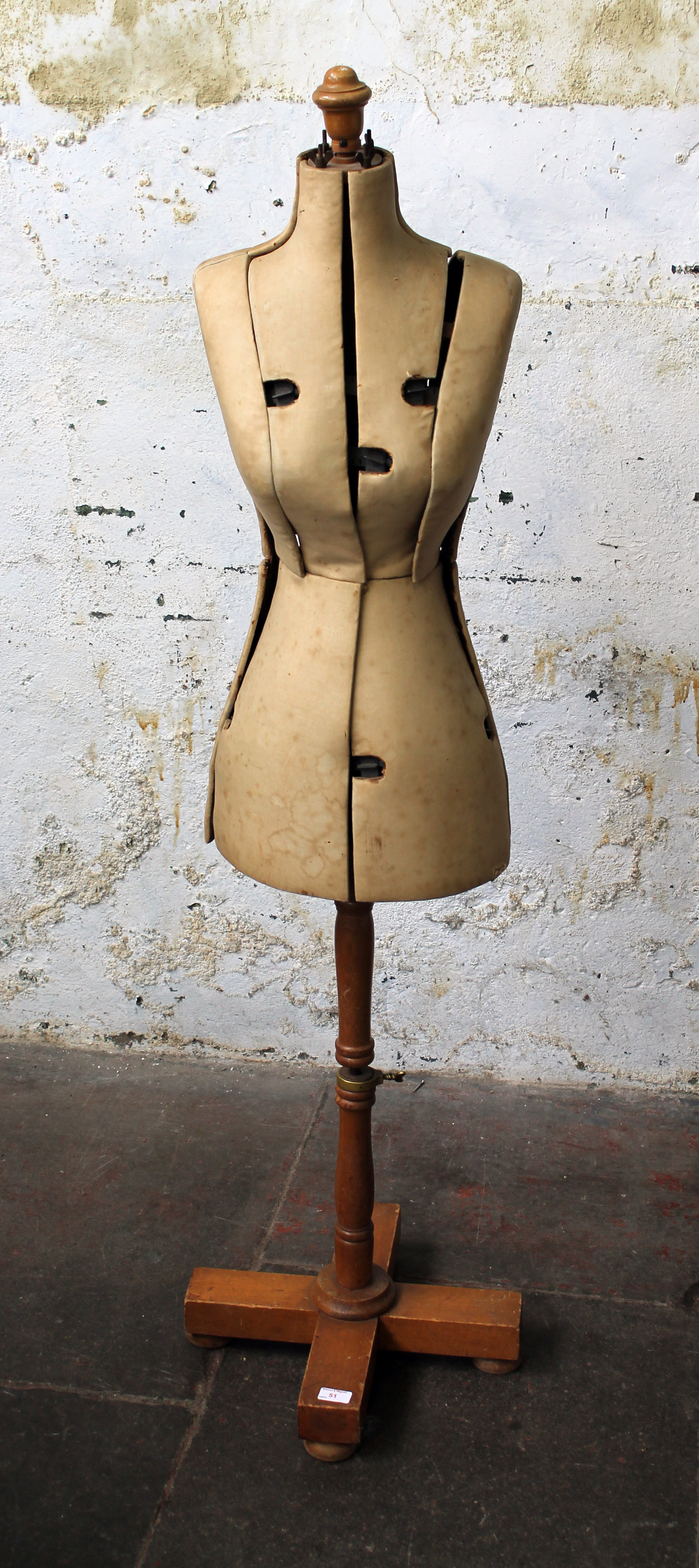 A dress makers dummy. H157cm