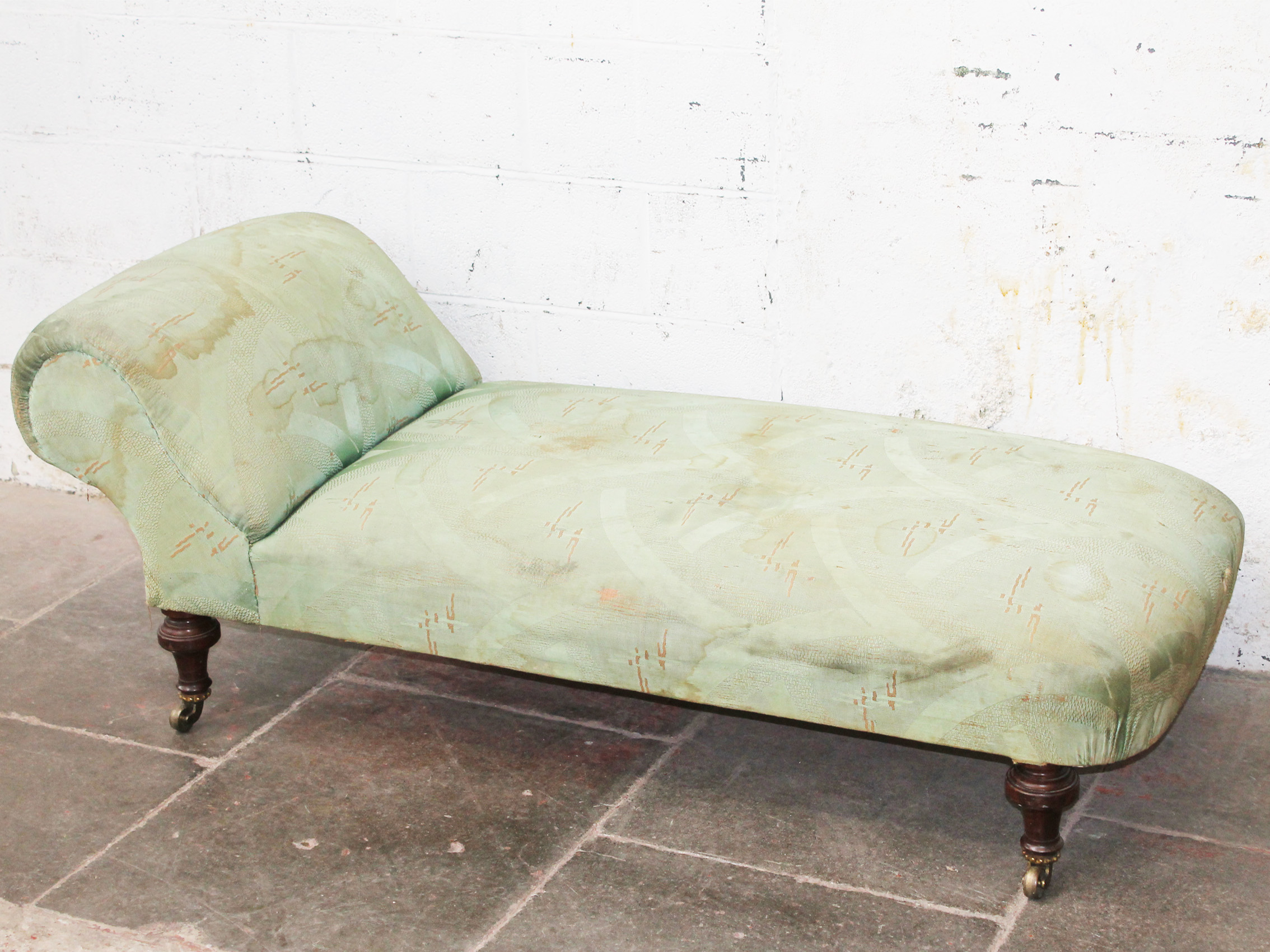 A Victorian upholstered day bed. L180cm