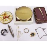 A mixed lot comprising two vintage Stratton compacts and a tie retainer, a 9ct gold ring, a 9ct gold