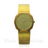 A GENTLEMAN'S 18K SOLID GOLD AUDEMARS PIGUET BRACELET WATCH CIRCA 1970s
D: Champagne dial with