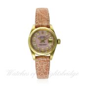 A LADIES 18K SOLID GOLD ROLEX OYSTER PERPETUAL DATEJUST WRIST WATCH CIRCA 1982, REF. 6917
D: