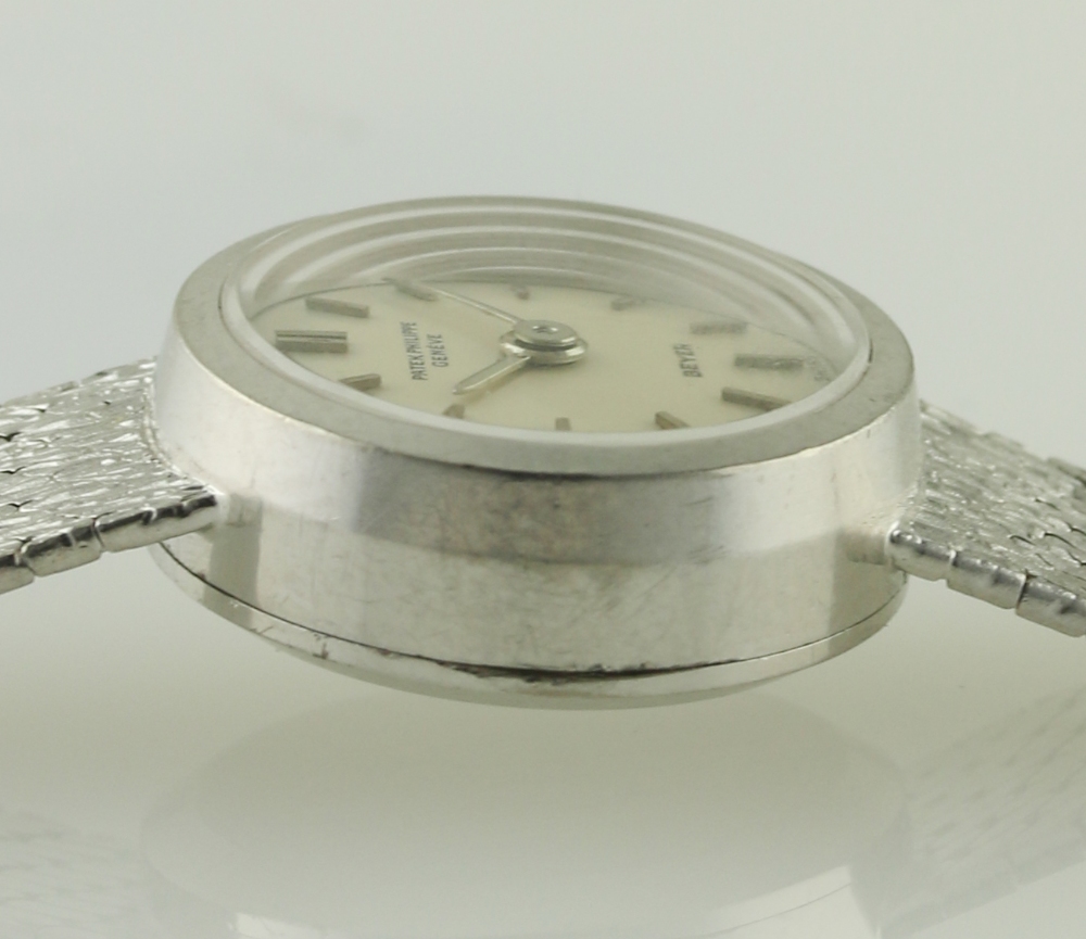 A LADIES 18K SOLID WHITE GOLD PATEK PHILIPPE BRACELET WATCH CIRCA 1960s, REF. 3266/136 RETAILED BY - Image 9 of 9