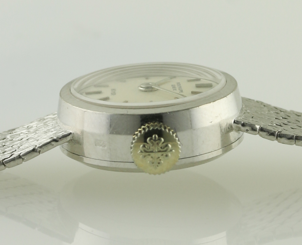 A LADIES 18K SOLID WHITE GOLD PATEK PHILIPPE BRACELET WATCH CIRCA 1960s, REF. 3266/136 RETAILED BY - Image 8 of 9