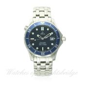 A GENTLEMAN'S MID SIZE STAINLESS STEEL OMEGA SEAMASTER PROFESSIONAL BRACELET WATCH DATED 2005,
