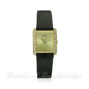 A LADIES 18K SOLID GOLD & DIAMOND PIAGET WRIST WATCH CIRCA 1990s, REF. 41535 WITH PIAGET LEATHER