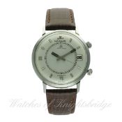 A GENTLEMAN'S STAINLESS STEEL LECOULTRE MEMODATE AUTOMATIC ALARM BRACELET WATCH CIRCA 1960s
D: