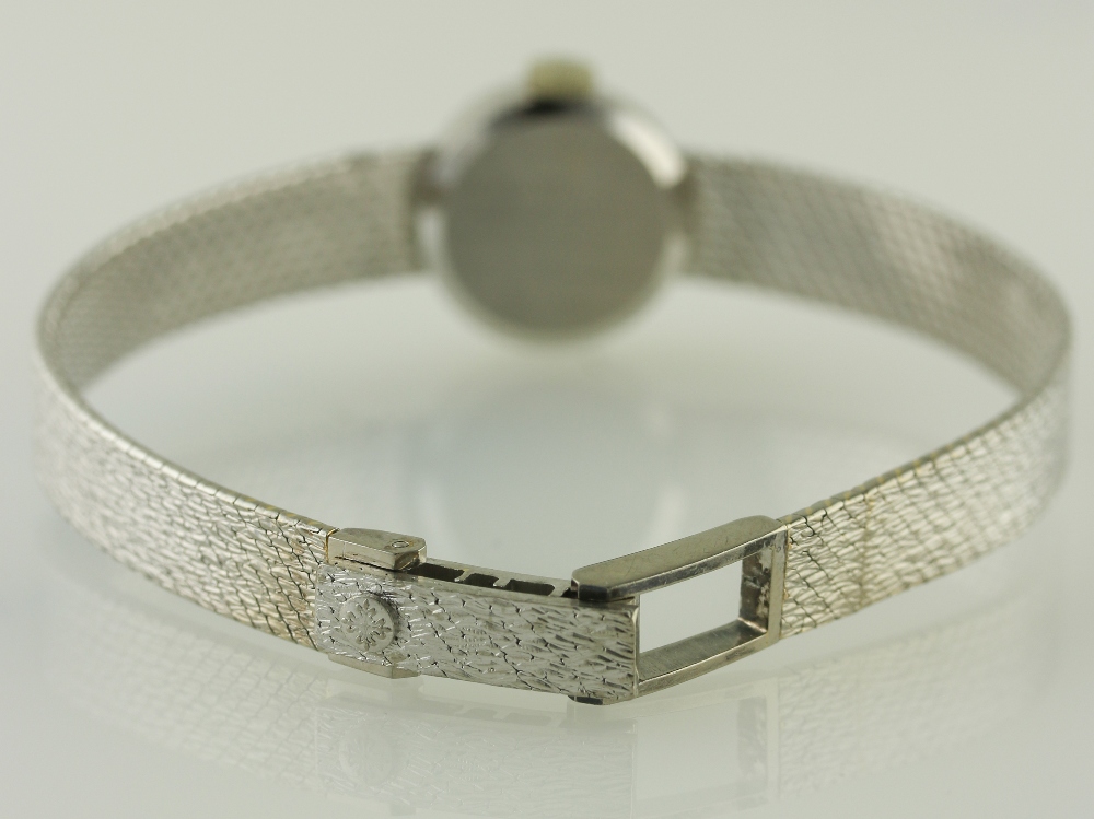 A LADIES 18K SOLID WHITE GOLD PATEK PHILIPPE BRACELET WATCH CIRCA 1960s, REF. 3266/136 RETAILED BY - Image 3 of 9