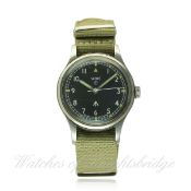 A GENTLEMAN'S STAINLESS STEEL BRITISH MILITARY SMITHS R.A.F. PILOTS WRIST WATCH DATED 1967
D:
