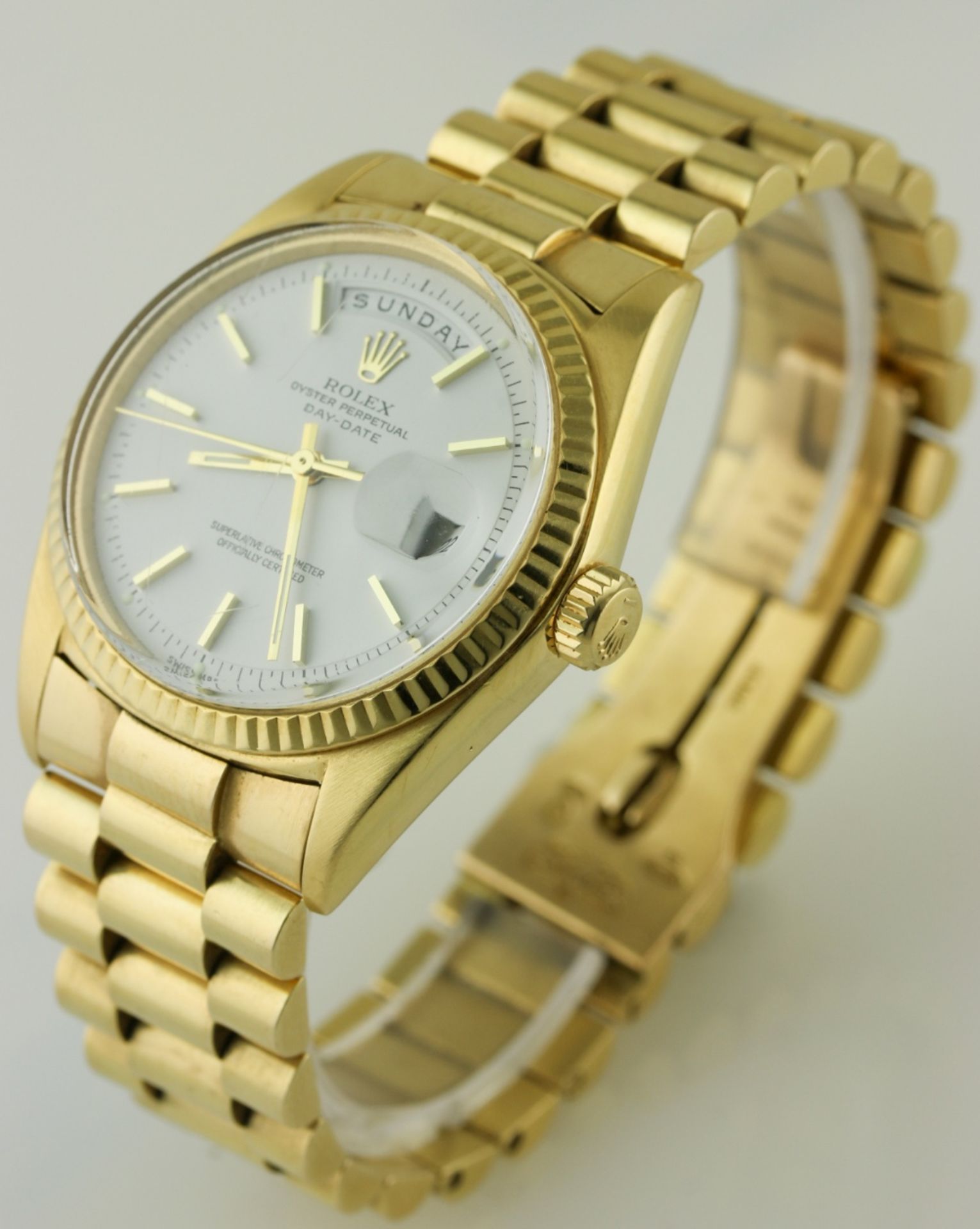 A GENTLEMAN'S 18K SOLID GOLD ROLEX OYSTER PERPETUAL DAY DATE BRACELET WATCH CIRCA 1969, REF. 1803
D: - Image 4 of 8
