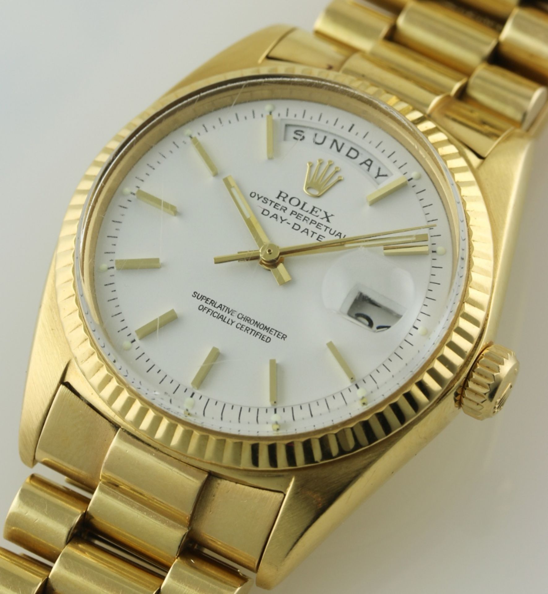 A GENTLEMAN'S 18K SOLID GOLD ROLEX OYSTER PERPETUAL DAY DATE BRACELET WATCH CIRCA 1969, REF. 1803
D: - Image 3 of 8