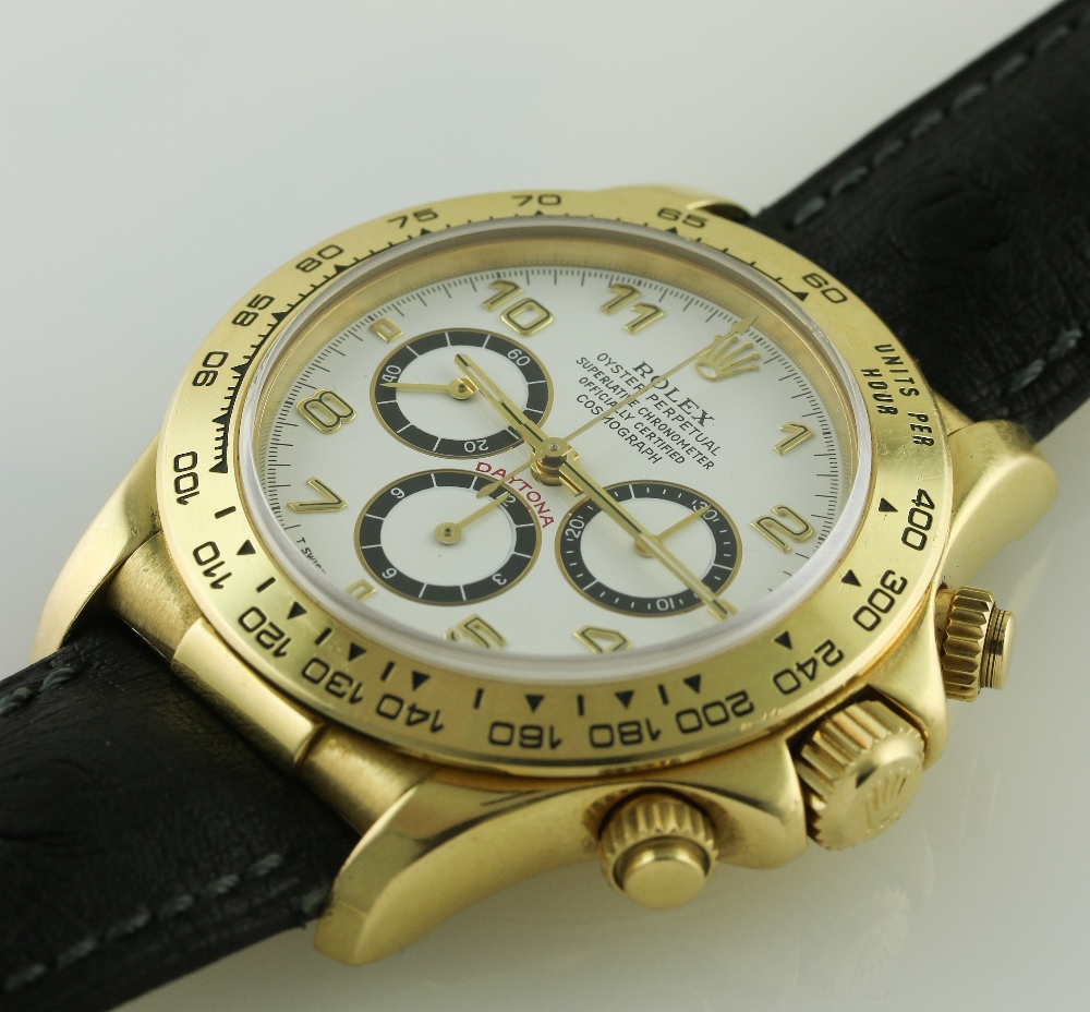 A GENTLEMAN'S 18K SOLID GOLD ROLEX OYSTER PERPETUAL COSMOGRAPH DAYTONA WRIST WATCH CIRCA 1991, - Image 3 of 3