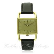 A RARE GENTLEMAN'S LARGE SIZE 18K SOLID GOLD JAEGER LECOULTRE DRIVERS WRIST WATCH DATED 1972 FROM