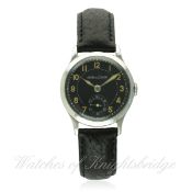 A GENTLEMAN'S SMALL JAEGER LECOULTRE WRIST WATCH CIRCA 1940s
D: Black dial with applied luminous