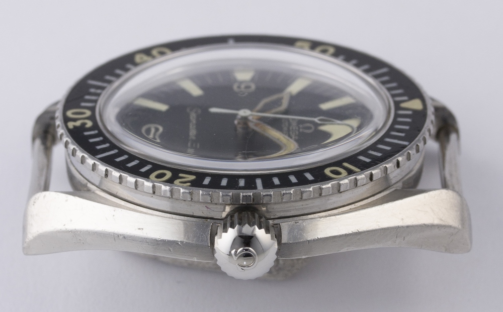 A RARE GENTLEMAN'S STAINLESS STEEL BRITISH MILITARY OMEGA SEAMASTER 300 WRIST WATCH DATED 1970, REF. - Image 8 of 9