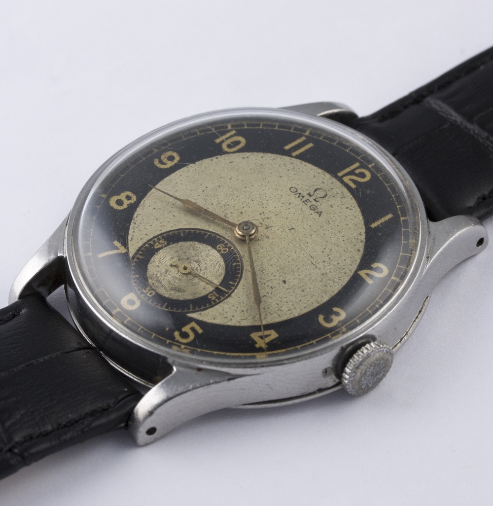 A RARE GENTLEMAN'S LARGE SIZE STAINLESS STEEL OMEGA WRIST WATCH CIRCA 1938
D: Two tone silver & - Image 3 of 8