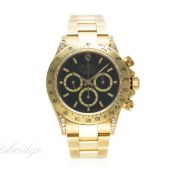 A GENTLEMAN'S 18K SOLID GOLD ROLEX OYSTER PERPETUAL COSMOGRAPH DAYTONA BRACELET WATCH CIRCA 1991,