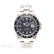 A GENTLEMAN'S STAINLESS STEEL ROLEX OYSTER PERPETUAL DATE GMT MASTER II BRACELET WATCH CIRCA 2005,