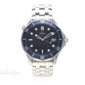 A GENTLEMAN'S STAINLESS STEEL OMEGA SEAMASTER PROFESSIONAL 300M BRACELET WATCH DATED 2007, JAMES