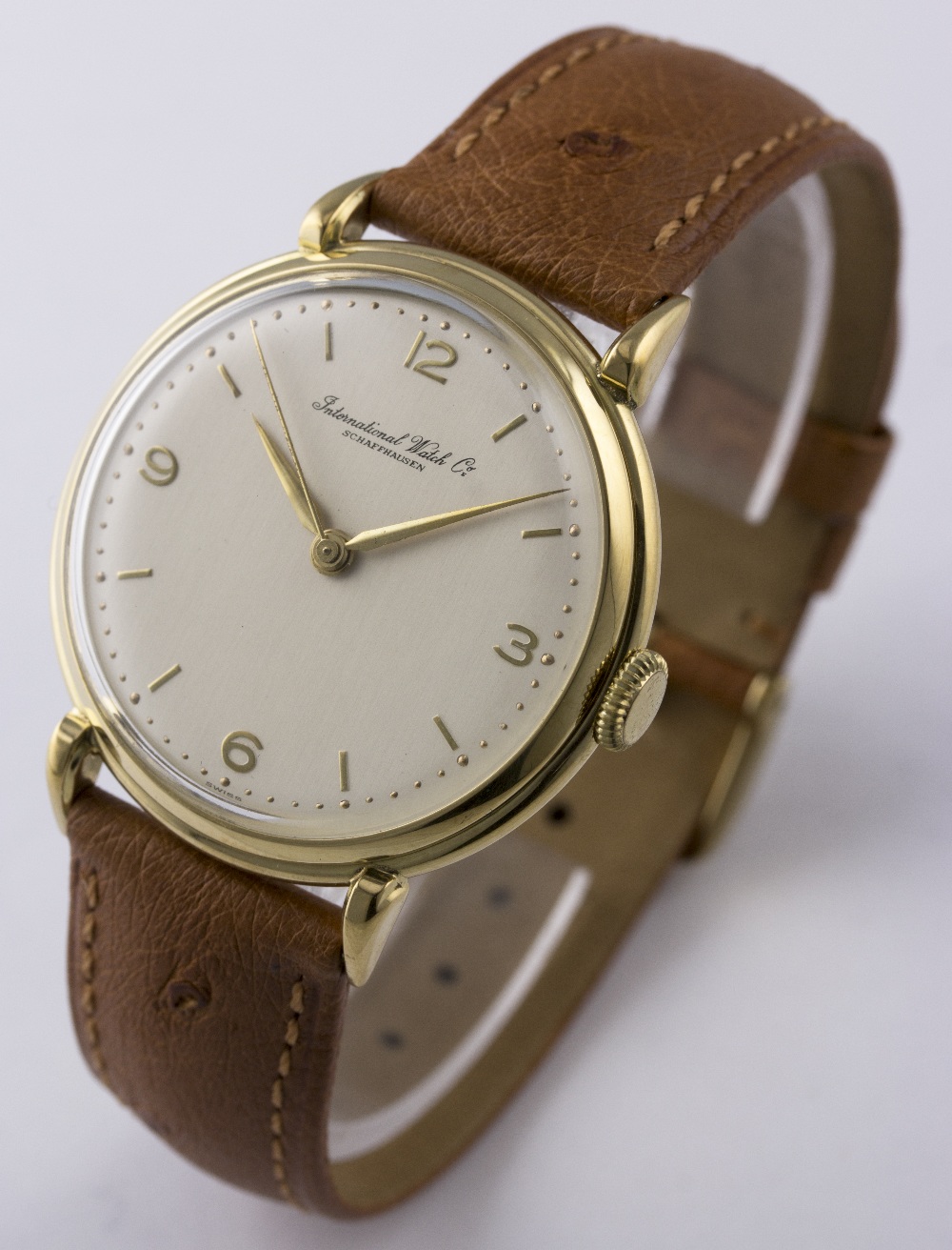 A GENTLEMAN'S LARGE SIZE 18K SOLID GOLD IWC WRIST WATCH CIRCA 1950s
D: Silver dial with gilt - Image 4 of 8