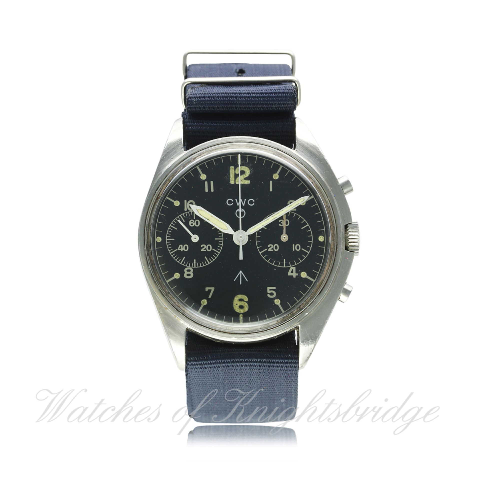 A GENTLEMAN'S STAINLESS STEEL BRITISH MILITARY RAF CWC CHRONOGRAPH PILOTS WRIST WATCH DATED 1980
