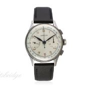 A GENTLEMAN'S STAINLESS STEEL ANGELUS CHRONOGRAPH WRIST WATCH CIRCA 1940s
D: Silver dial with gilt