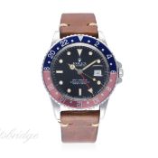 A GENTLEMAN'S STAINLESS STEEL ROLEX OYSTER PERPETUAL DATE GMT MASTER WRIST WATCH CIRCA 1986, REF.